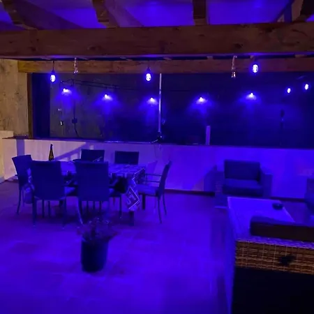 Maison De 550 M De La فندق كالونج