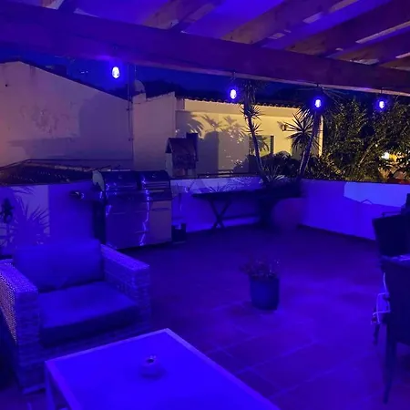Maison De 550 M De La فندق